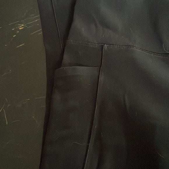 Salutation Stash Pocket Capri - Picture 3 of 5